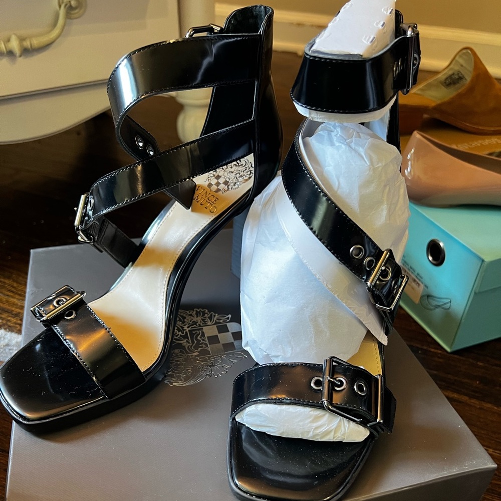 New in Box Vince Camuto Robyna